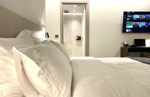 Zografos Hotel | THE NIXON Suite and Apartments Hotel