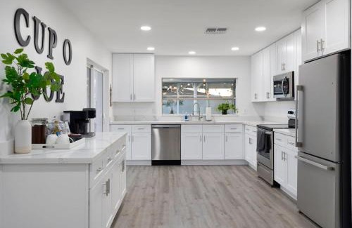 Camelback East House | The No Bad Days Villa - Family Retreat -Central