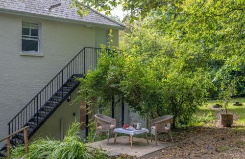 Shrewton House | The Nook At Henge Estate
