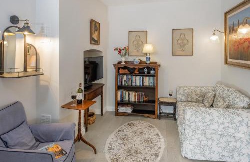 Shrewton House | The Nook At Henge Estate