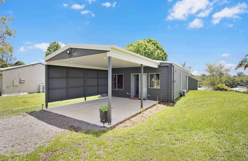 Maleny Apartment | The Nook: Charming Maleny Stay for 4 Guests