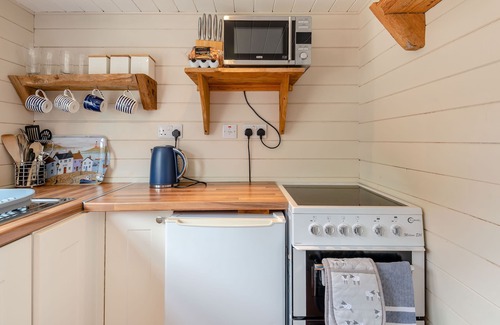 Louth Cottage | THE NOOK, pet friendly, with a garden in Louth