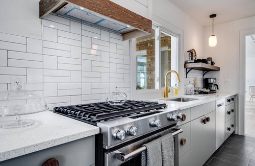 Kingsville Apartment | The North Shore Beach House - Your Luxury Waterfront Retreat!