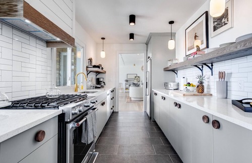 Kingsville Apartment | The North Shore Beach House - Your Luxury Waterfront Retreat!