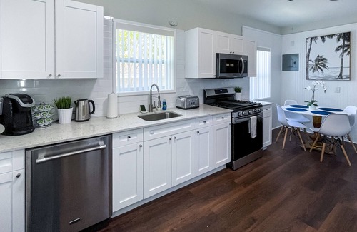 Southwest House | The Nottingham - 8-bedroom Compound - (+Parking)