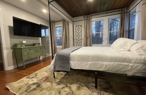 Ashley Oaks Other | The Oak at Windrock- cozy farmhouse on 2 acres