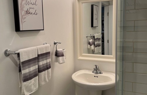 Alliston House | The Oake Room - Modern Convenience