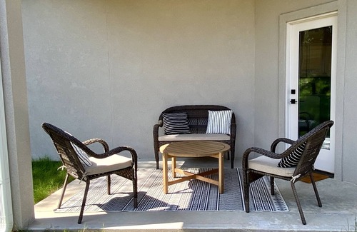 Canyon Lake Cottage | The Oakhill Cottage—stylish, family-friendly—3 min from boat ramp!