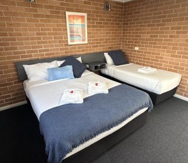 Albion Park Rail Hotel | The Oaks Hotel Motel