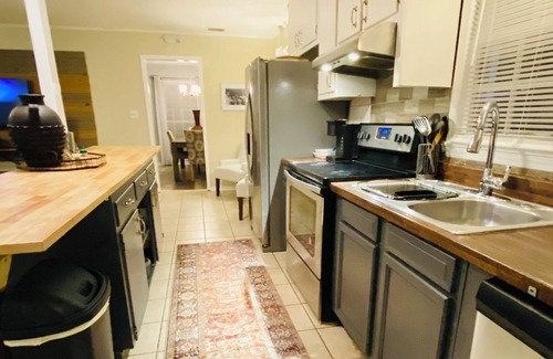 Mobile House | The Oaks Vanderbilt location is adjacent to USA campus and Azalea golf course