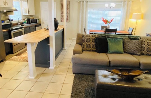 Mobile House | The Oaks Vanderbilt location is adjacent to USA campus and Azalea golf course