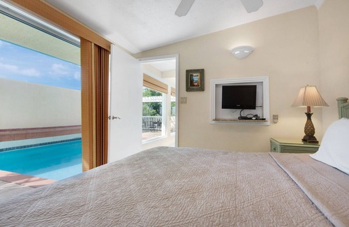Red Hook Resort | The Oasis. A Private Pool villa . Walk to Sapphire Beach. Generator