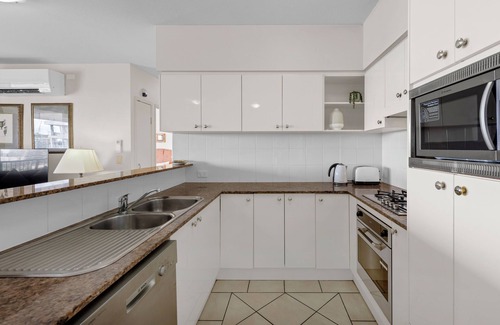 Auchenflower Apartment | The Oasis Apartments
