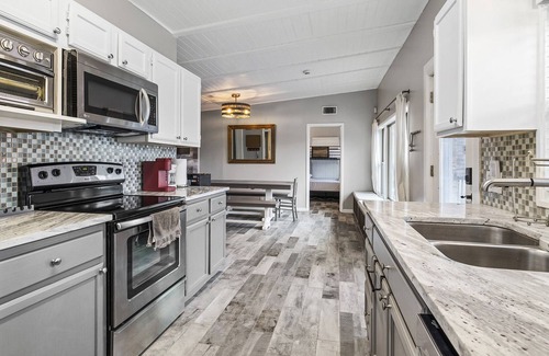Lower Basin Lake Travis Cottage | The Oasis Corner Cottage at Lake Travis, 2 Bedroom, Private Deck and Patio