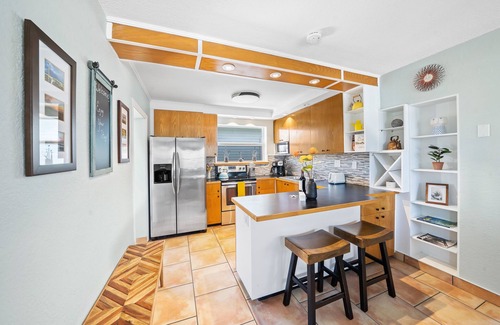 Snug Harbor Estates House | The Oasis House, heated pool/jacuzzi walk to beach