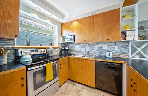 Snug Harbor Estates House | The Oasis House, heated pool/jacuzzi walk to beach