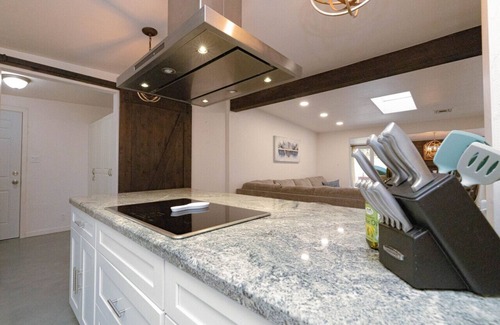 Tucson House | The Oasis- House with pool/2 master suites/fire pit/outdoor bar