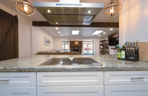 Tucson House | The Oasis- House with pool/2 master suites/fire pit/outdoor bar