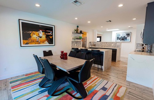 Scottsdale House | The Oasis: Luxe Heated Pool | Big Backyard | Outdoor Bar & BBQ for Large Groups
