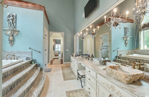 Brazos Valley Cabin | The Oasis on 358, Luxury Safari Estate, 8BR, Sleeps 20, Resort-Style Pools