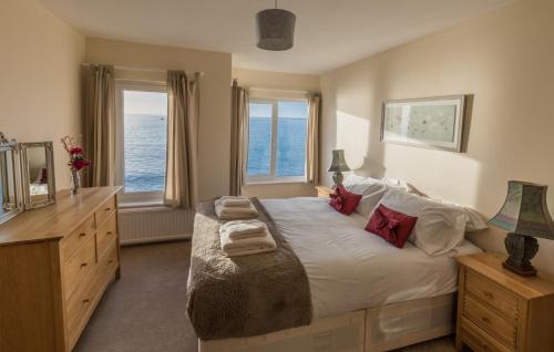 Totland Bay Apartment | The Observation Apartment