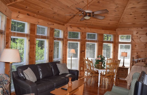 Townsend Bed & Breakfast | The Octagon Suite at the Country Manor Inn
