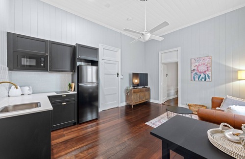 New Farm Apartment | The Office! 1 Bed/1 Bath ~ New Farm