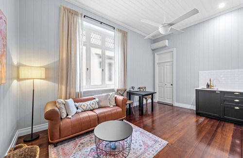New Farm Apartment | The Office! 1 Bed/1 Bath ~ New Farm