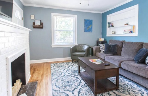 South Kansas City House | The Ohana House, King Bed, TV in Both Bedrooms MKCH6129