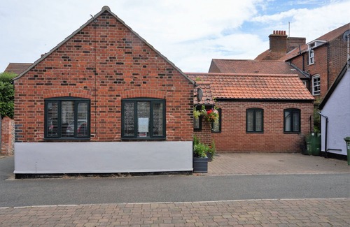 Sheringham House | The Old Bake House - beautifully presented, ground-floor property just yards from the shops & cafes