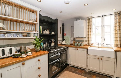 Pembridge Cottage | THE OLD BAKEHOUSE, pet friendly, with open fire in Pembridge