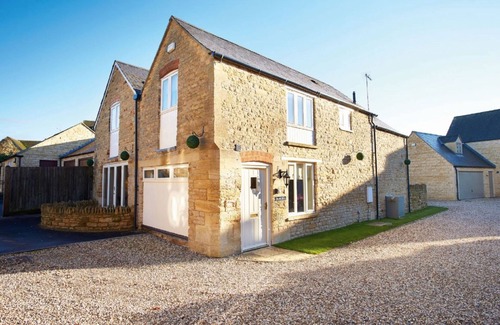 Kingham House | The Old Bakery (4) - sleeps 4 guests in 2 bedrooms