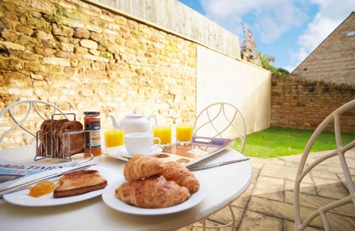 Kingham House | The Old Bakery (4) - sleeps 4 guests in 2 bedrooms