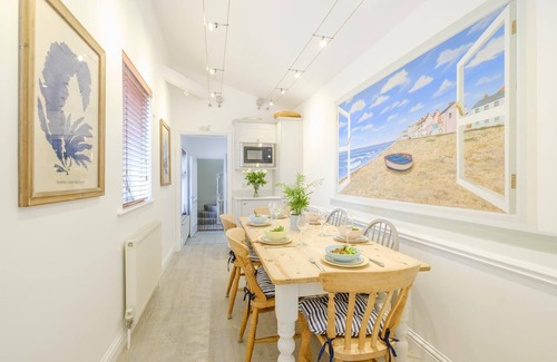 Aldeburgh Cottage | The Old Bakery - sleeps 6 guests in 3 bedrooms