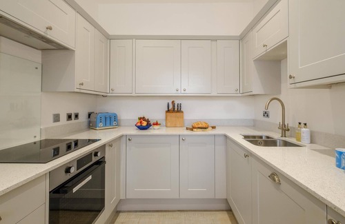 Aldeburgh Cottage | The Old Bakery - sleeps 6 guests in 3 bedrooms