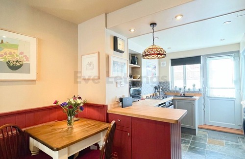 St Ives House | The Old Bookshop - cheerful house located in St Ives centre