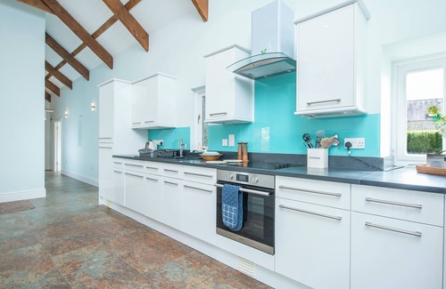 Llawhaden Cottage | The Old Carthouse, Holiday Cottage Llawhaden, Sleeps 8, 4 bedrooms, bathrooms