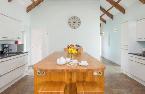 Llawhaden Cottage | The Old Carthouse, Holiday Cottage Llawhaden, Sleeps 8, 4 bedrooms, bathrooms