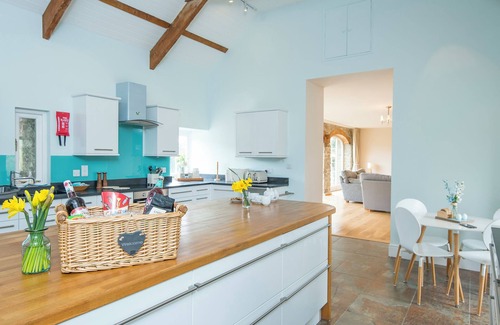 Llawhaden Cottage | The Old Carthouse, Holiday Cottage Llawhaden, Sleeps 8, 4 bedrooms, bathrooms