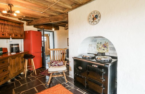 Cemaes Bay Cottage | THE OLD CORNMILL, pet friendly, country holiday cottage in Cemaes Bay