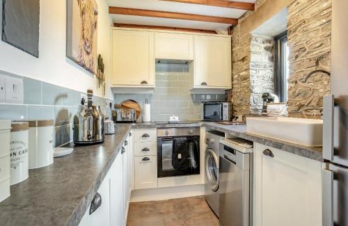 Cribyn House | The Old Cowsheds 2 - Shippon - Uk49787