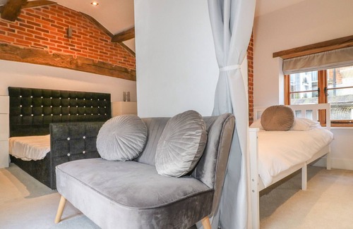Ashbourne Cottage | THE OLD DAIRY HOUSE, pet friendly, with a garden in Ashbourne