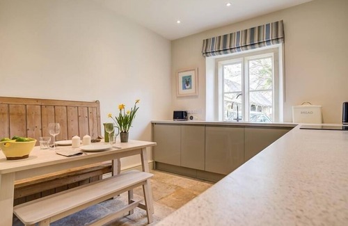 Burford House | THE OLD DAIRY, romantic, character holiday cottage in Burford