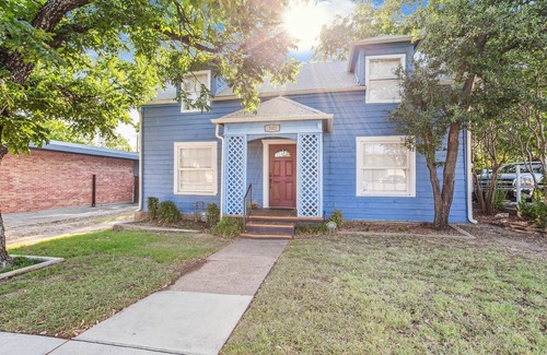 Grand Prairie House | The Old Downtown Historic Grand Prairie House