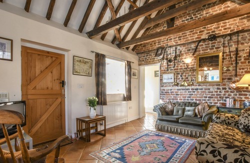 Melton Cottage | THE OLD FORGE, MELTON, pet friendly, with a garden in Melton