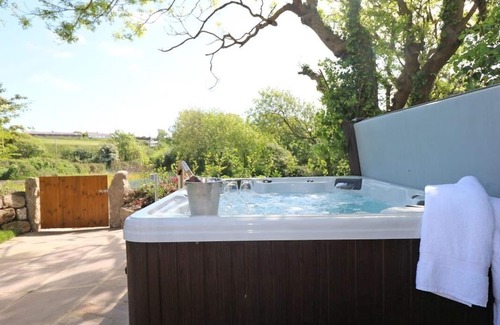 Penzance Cottage | THE OLD FORGE, ST JUST, pet friendly, with hot tub in St Just