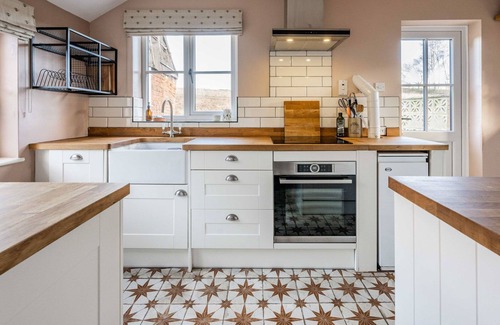 Irstead House | The Old Forge - The perfect family retreat