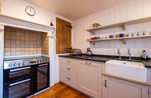 Aldeburgh Apartment | The Old Gordon House - sleeps 6 guests in 3 bedrooms