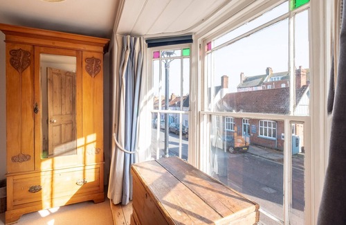 Aldeburgh Apartment | The Old Gordon House - sleeps 6 guests in 3 bedrooms