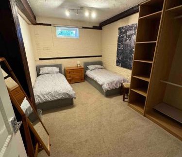 Godmanchester House | The Old Hay Barn - Games Room, Gym, Sleeps 8